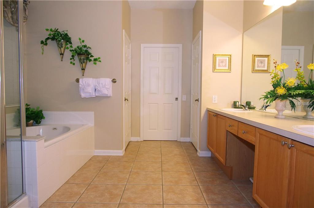 8185 FAN PALM WAY, KISSIMMEE, Florida 34747, 6 Bedrooms Bedrooms, 8 Rooms Rooms,3 BathroomsBathrooms,Residential,For sale,FAN PALM,O5533320