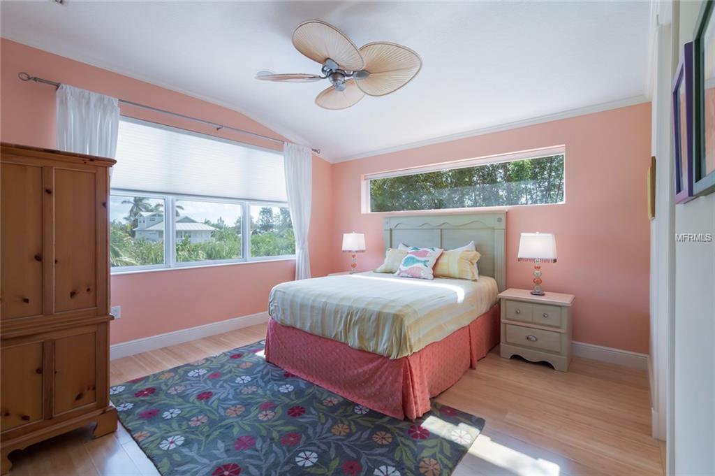 562 NORTON STREET, LONGBOAT KEY, Florida 34228, 4 Bedrooms Bedrooms, 12 Rooms Rooms,5 BathroomsBathrooms,Residential,For sale,NORTON,A4203724