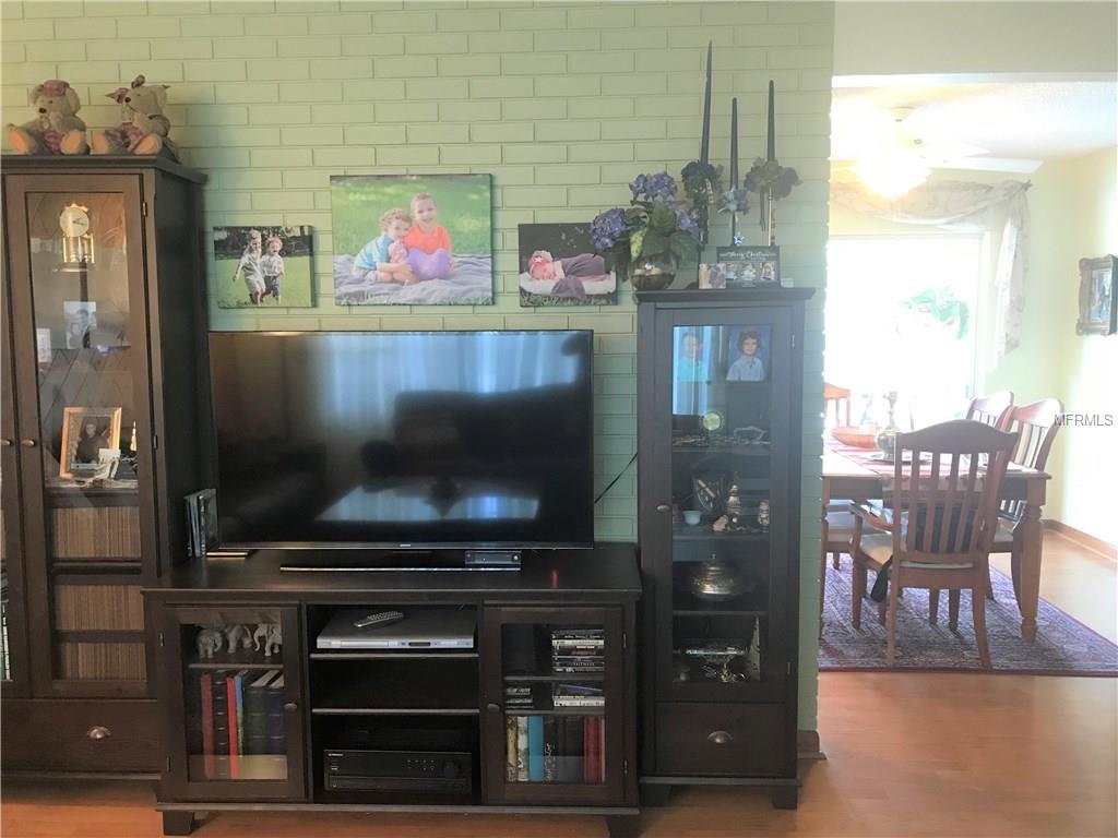 1361 WINDSOR DRIVE, CLEARWATER, Florida 33756, 3 Bedrooms Bedrooms, 6 Rooms Rooms,2 BathroomsBathrooms,Residential,For sale,WINDSOR,U7843574