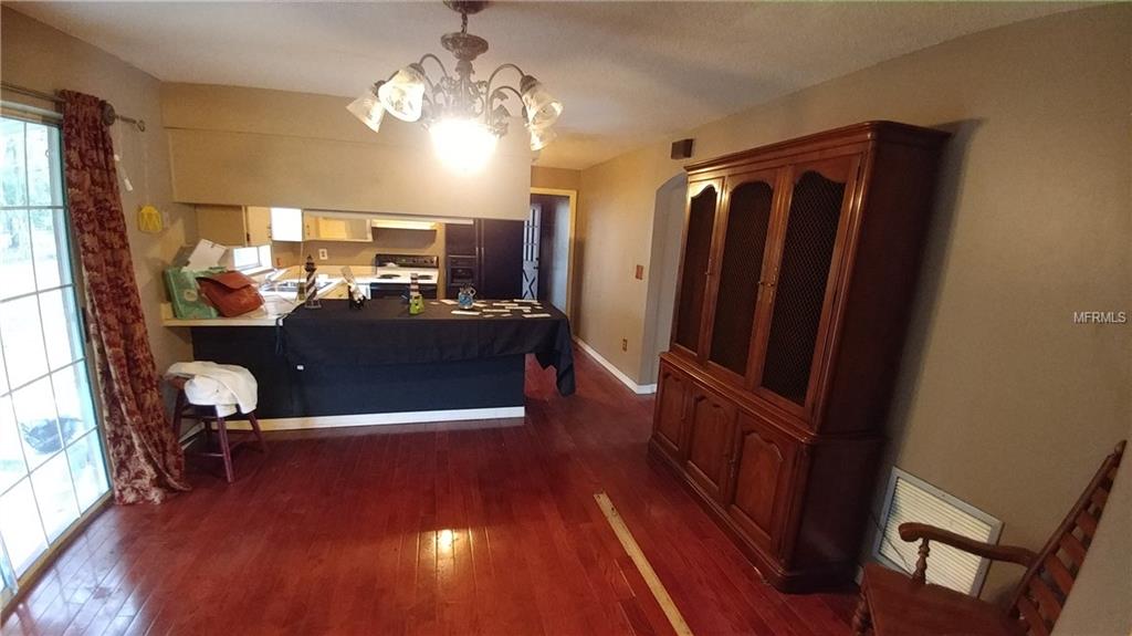 324 W CENTRAL AVENUE, BUSHNELL, Florida 33513, 4 Bedrooms Bedrooms, 3 Rooms Rooms,2 BathroomsBathrooms,Residential,For sale,CENTRAL,G4852349