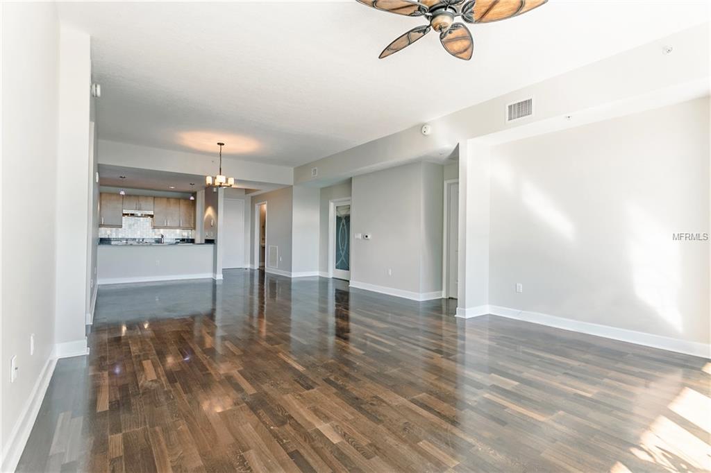 100 S EOLA DRIVE, ORLANDO, Florida 32801, 2 Bedrooms Bedrooms, 5 Rooms Rooms,2 BathroomsBathrooms,Residential,For sale,EOLA,O5546370