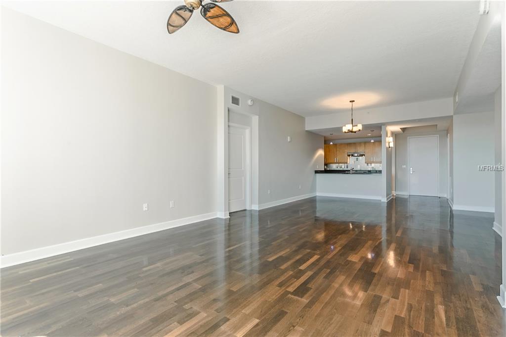 100 S EOLA DRIVE, ORLANDO, Florida 32801, 2 Bedrooms Bedrooms, 5 Rooms Rooms,2 BathroomsBathrooms,Residential,For sale,EOLA,O5546370