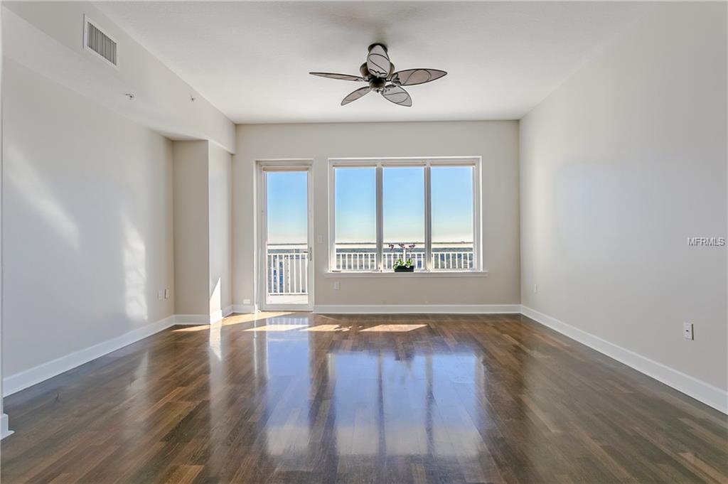 100 S EOLA DRIVE, ORLANDO, Florida 32801, 2 Bedrooms Bedrooms, 5 Rooms Rooms,2 BathroomsBathrooms,Residential,For sale,EOLA,O5546370