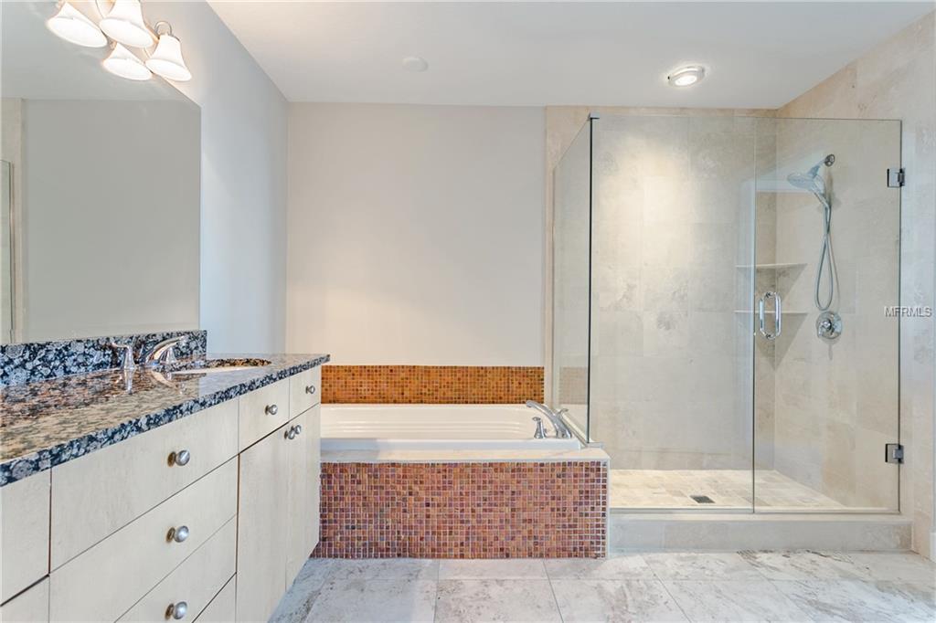 100 S EOLA DRIVE, ORLANDO, Florida 32801, 2 Bedrooms Bedrooms, 5 Rooms Rooms,2 BathroomsBathrooms,Residential,For sale,EOLA,O5546370