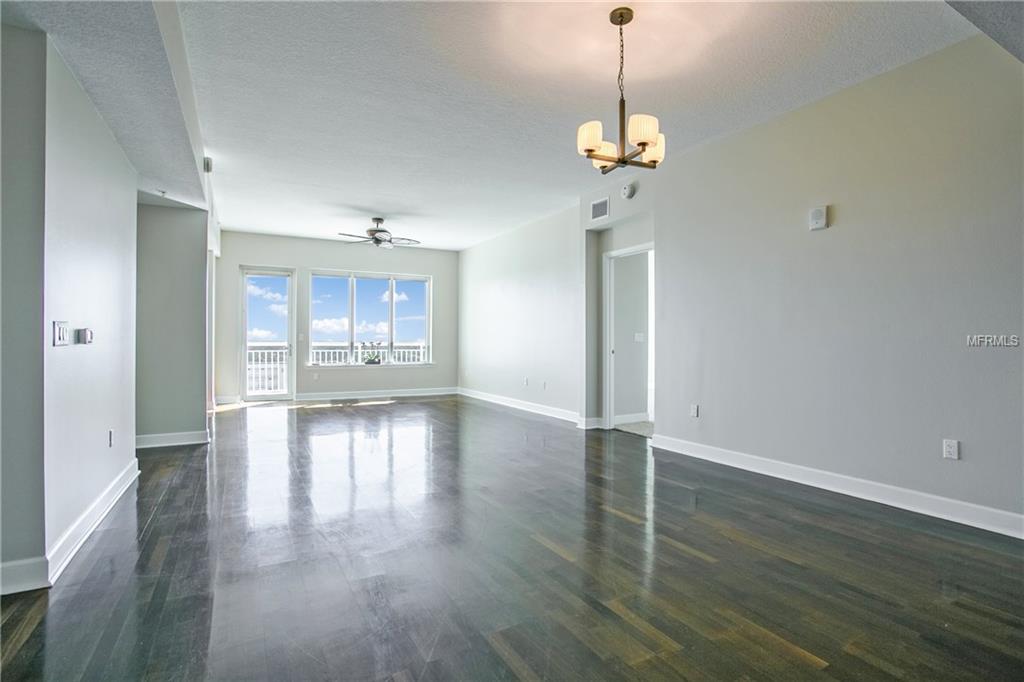 100 S EOLA DRIVE, ORLANDO, Florida 32801, 2 Bedrooms Bedrooms, 5 Rooms Rooms,2 BathroomsBathrooms,Residential,For sale,EOLA,O5546370