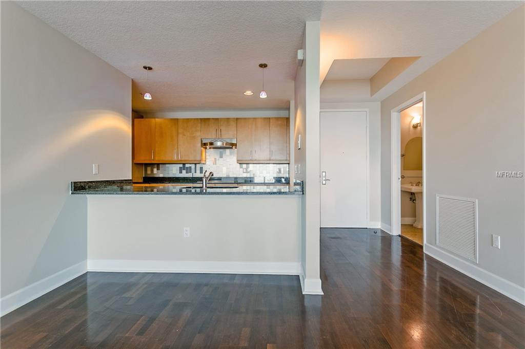 100 S EOLA DRIVE, ORLANDO, Florida 32801, 2 Bedrooms Bedrooms, 5 Rooms Rooms,2 BathroomsBathrooms,Residential,For sale,EOLA,O5546370