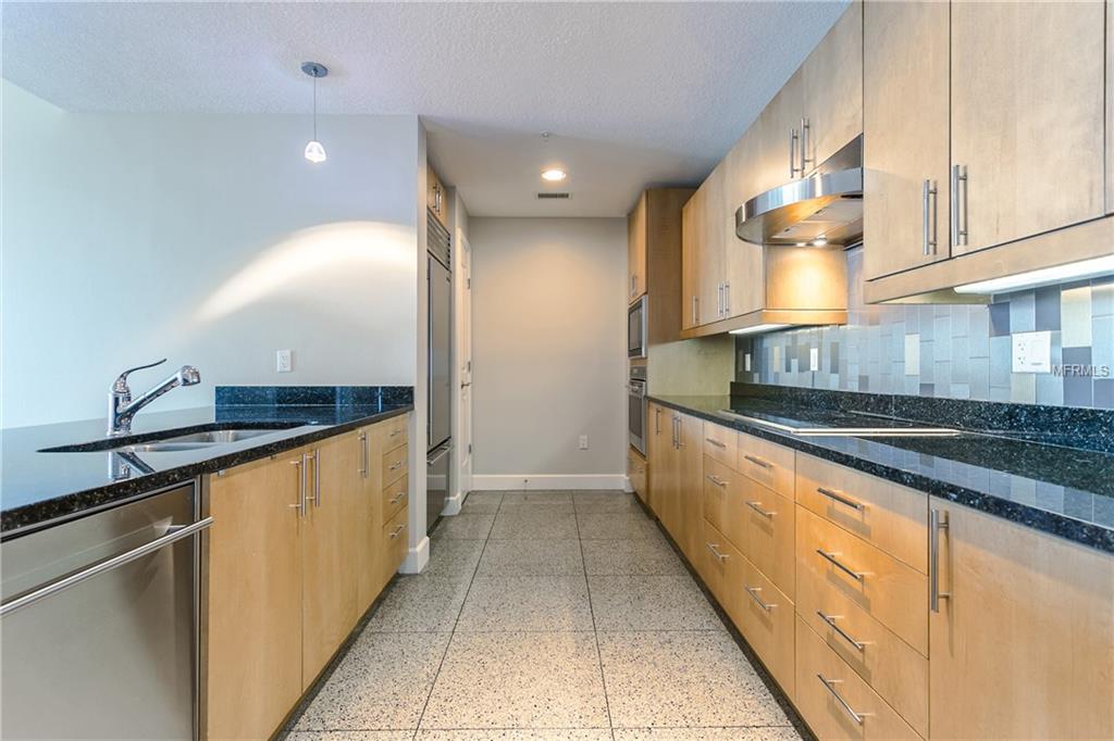 100 S EOLA DRIVE, ORLANDO, Florida 32801, 2 Bedrooms Bedrooms, 5 Rooms Rooms,2 BathroomsBathrooms,Residential,For sale,EOLA,O5546370