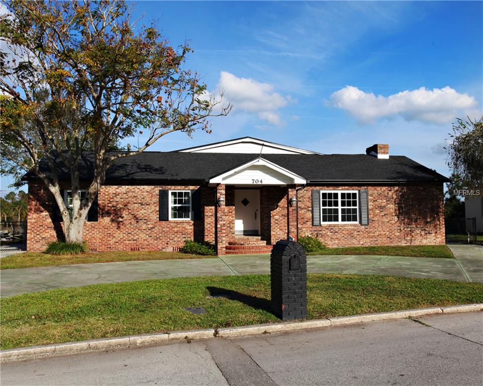 704 CANTERBURY LANE, KISSIMMEE, Florida 34741, 4 Bedrooms Bedrooms, 10 Rooms Rooms,2 BathroomsBathrooms,Residential,For sale,CANTERBURY,S4855000