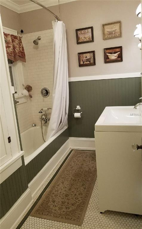 2300 SHERIDAN ROAD, MOUNT DORA, Florida 32757, 4 Bedrooms Bedrooms, 8 Rooms Rooms,2 BathroomsBathrooms,Residential,For sale,SHERIDAN,G4852537