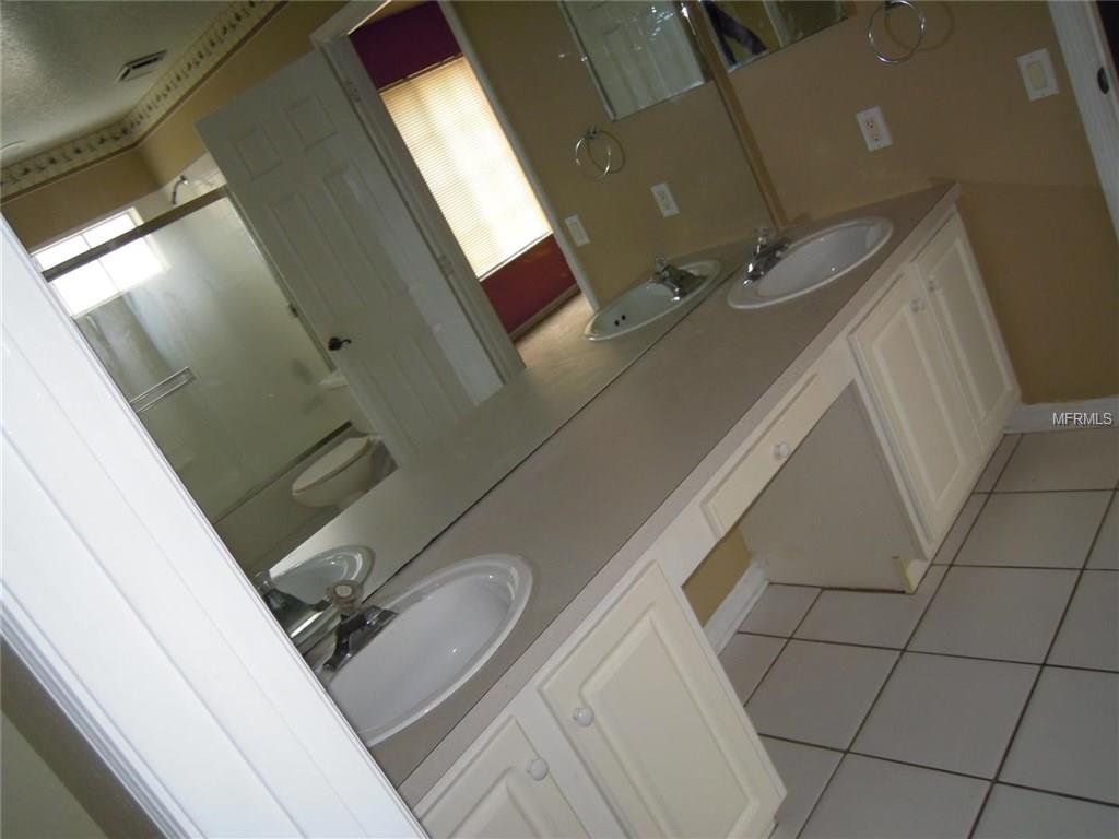 219 CHESTNUT RIDGE STREET, WINTER SPRINGS, Florida 32708, 4 Bedrooms Bedrooms, 8 Rooms Rooms,3 BathroomsBathrooms,Residential,For sale,CHESTNUT RIDGE,O5533384