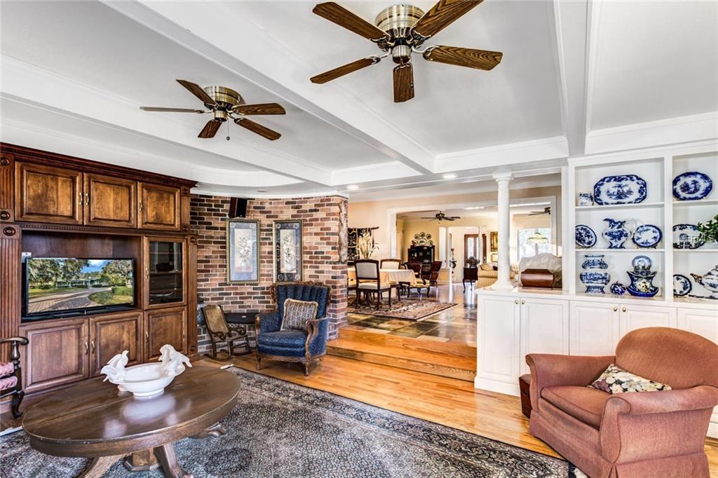 325 LAKESHORE DRIVE, LEESBURG, Florida 34748, 4 Bedrooms Bedrooms, 9 Rooms Rooms,3 BathroomsBathrooms,Residential,For sale,LAKESHORE,G4850789