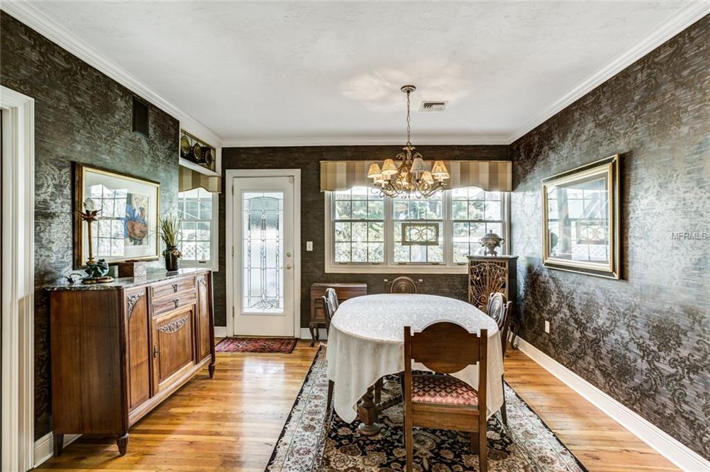 325 LAKESHORE DRIVE, LEESBURG, Florida 34748, 4 Bedrooms Bedrooms, 9 Rooms Rooms,3 BathroomsBathrooms,Residential,For sale,LAKESHORE,G4850789