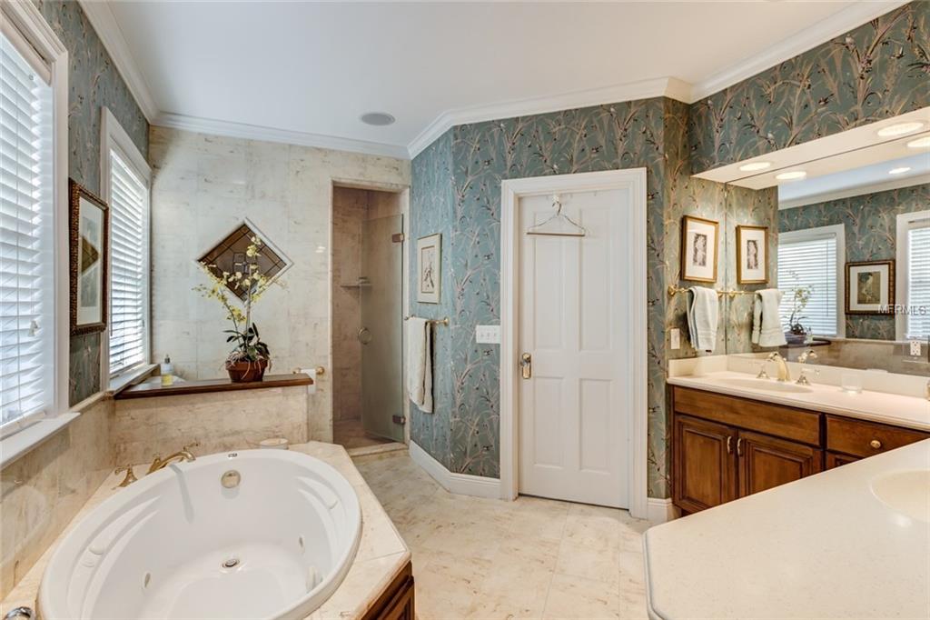 325 LAKESHORE DRIVE, LEESBURG, Florida 34748, 4 Bedrooms Bedrooms, 9 Rooms Rooms,3 BathroomsBathrooms,Residential,For sale,LAKESHORE,G4850789