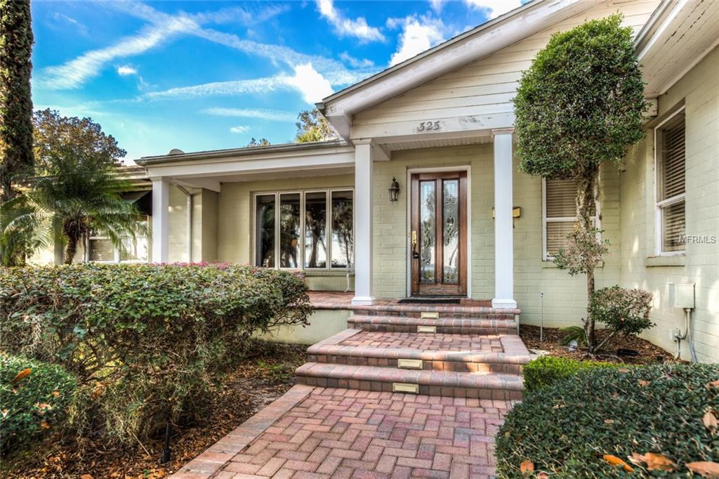 325 LAKESHORE DRIVE, LEESBURG, Florida 34748, 4 Bedrooms Bedrooms, 9 Rooms Rooms,3 BathroomsBathrooms,Residential,For sale,LAKESHORE,G4850789