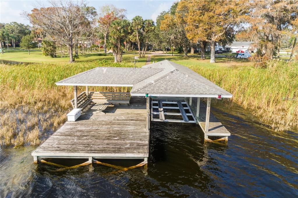 325 LAKESHORE DRIVE, LEESBURG, Florida 34748, 4 Bedrooms Bedrooms, 9 Rooms Rooms,3 BathroomsBathrooms,Residential,For sale,LAKESHORE,G4850789