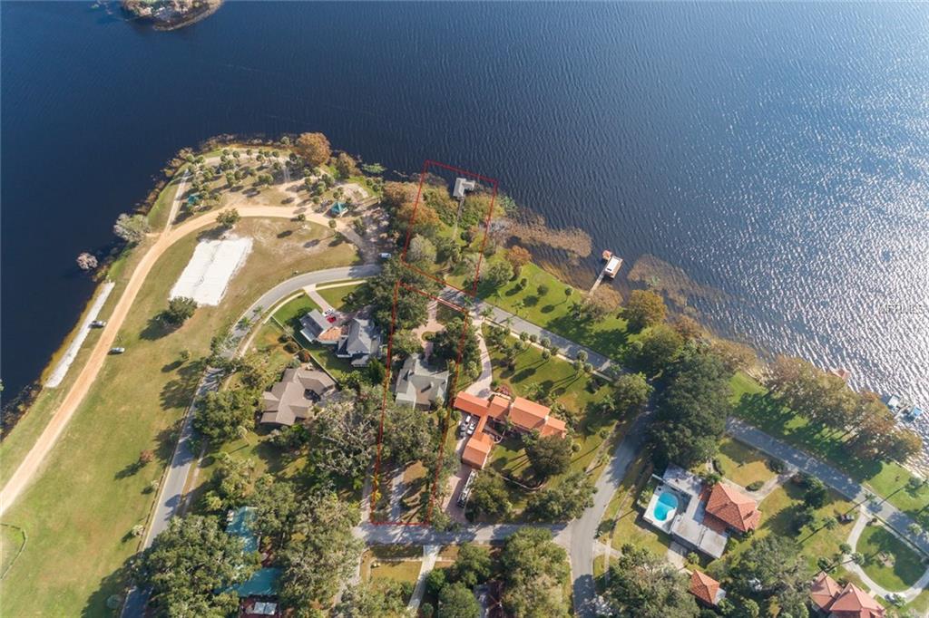 325 LAKESHORE DRIVE, LEESBURG, Florida 34748, 4 Bedrooms Bedrooms, 9 Rooms Rooms,3 BathroomsBathrooms,Residential,For sale,LAKESHORE,G4850789
