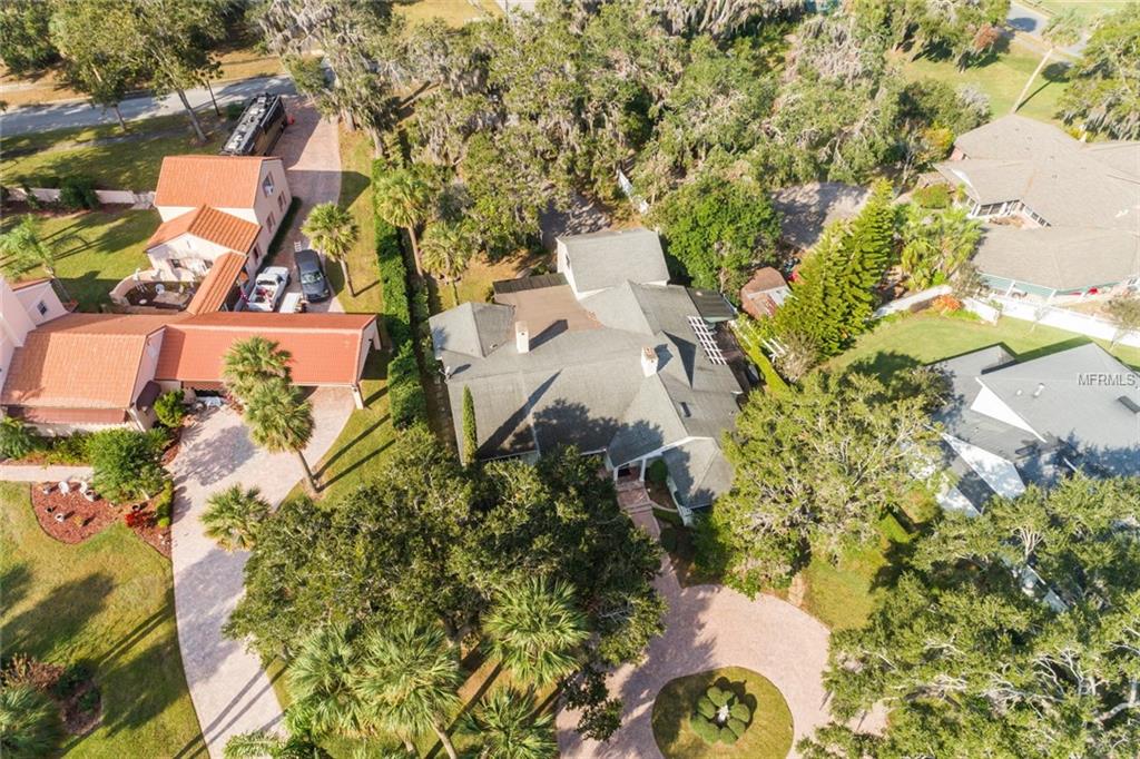 325 LAKESHORE DRIVE, LEESBURG, Florida 34748, 4 Bedrooms Bedrooms, 9 Rooms Rooms,3 BathroomsBathrooms,Residential,For sale,LAKESHORE,G4850789