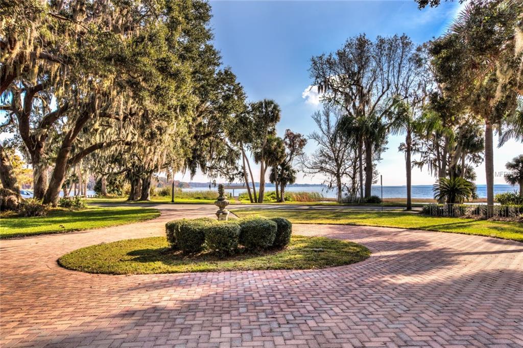 325 LAKESHORE DRIVE, LEESBURG, Florida 34748, 4 Bedrooms Bedrooms, 9 Rooms Rooms,3 BathroomsBathrooms,Residential,For sale,LAKESHORE,G4850789