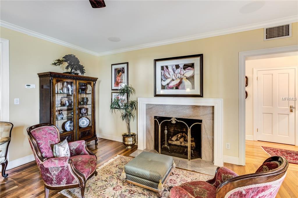 325 LAKESHORE DRIVE, LEESBURG, Florida 34748, 4 Bedrooms Bedrooms, 9 Rooms Rooms,3 BathroomsBathrooms,Residential,For sale,LAKESHORE,G4850789