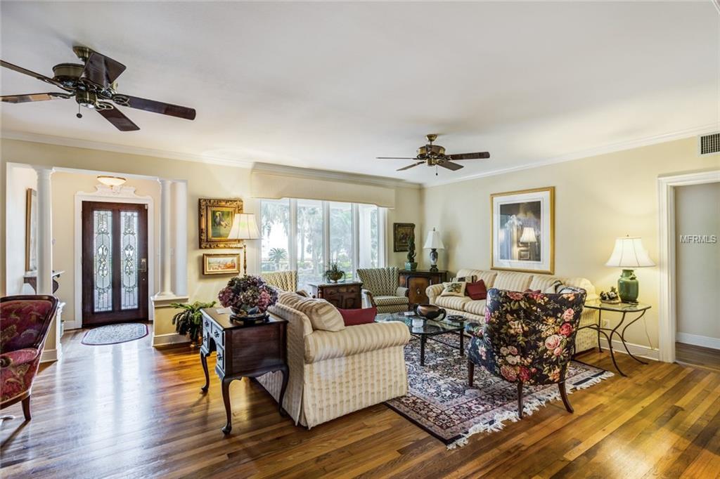 325 LAKESHORE DRIVE, LEESBURG, Florida 34748, 4 Bedrooms Bedrooms, 9 Rooms Rooms,3 BathroomsBathrooms,Residential,For sale,LAKESHORE,G4850789