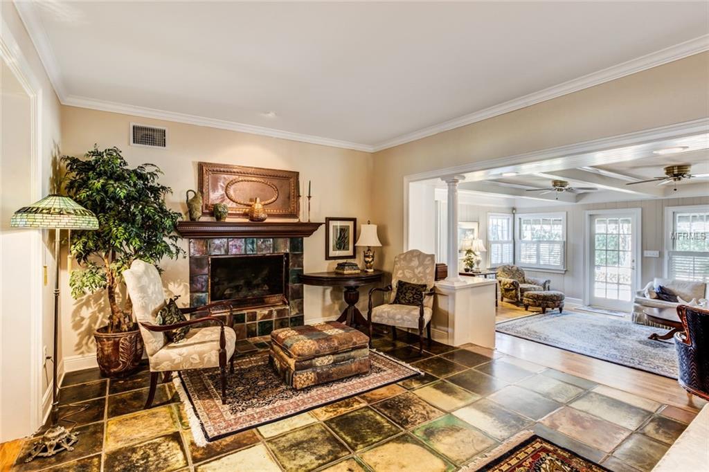 325 LAKESHORE DRIVE, LEESBURG, Florida 34748, 4 Bedrooms Bedrooms, 9 Rooms Rooms,3 BathroomsBathrooms,Residential,For sale,LAKESHORE,G4850789