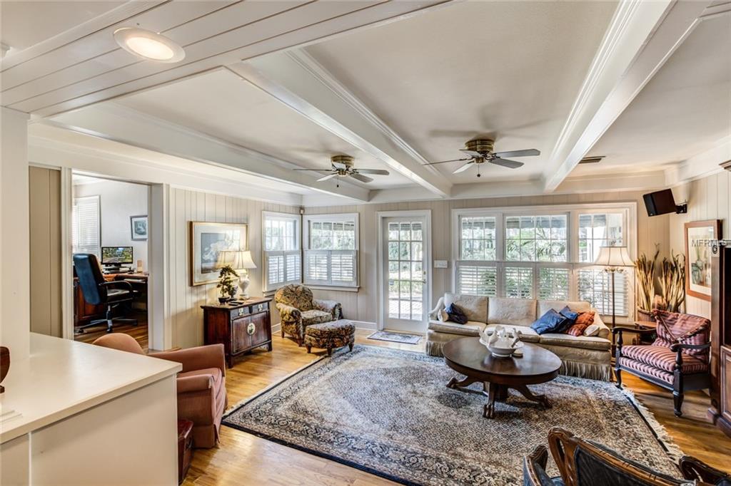 325 LAKESHORE DRIVE, LEESBURG, Florida 34748, 4 Bedrooms Bedrooms, 9 Rooms Rooms,3 BathroomsBathrooms,Residential,For sale,LAKESHORE,G4850789