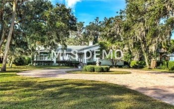 325 LAKESHORE DRIVE, LEESBURG, Florida 34748, 4 Bedrooms Bedrooms, 9 Rooms Rooms,3 BathroomsBathrooms,Residential,For sale,LAKESHORE,G4850789