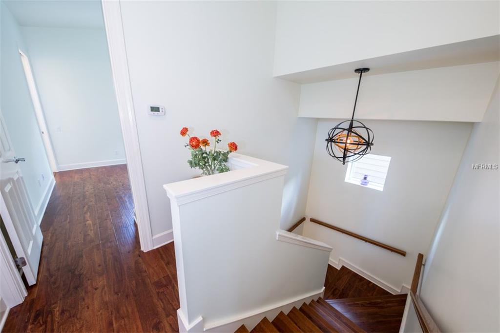 1826 HAWKINS COURT, SARASOTA, Florida 34236, 3 Bedrooms Bedrooms, 5 Rooms Rooms,2 BathroomsBathrooms,Residential,For sale,HAWKINS,A4179265