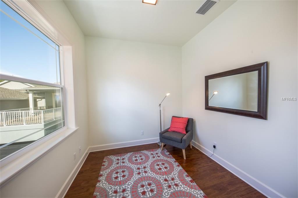 1826 HAWKINS COURT, SARASOTA, Florida 34236, 3 Bedrooms Bedrooms, 5 Rooms Rooms,2 BathroomsBathrooms,Residential,For sale,HAWKINS,A4179265