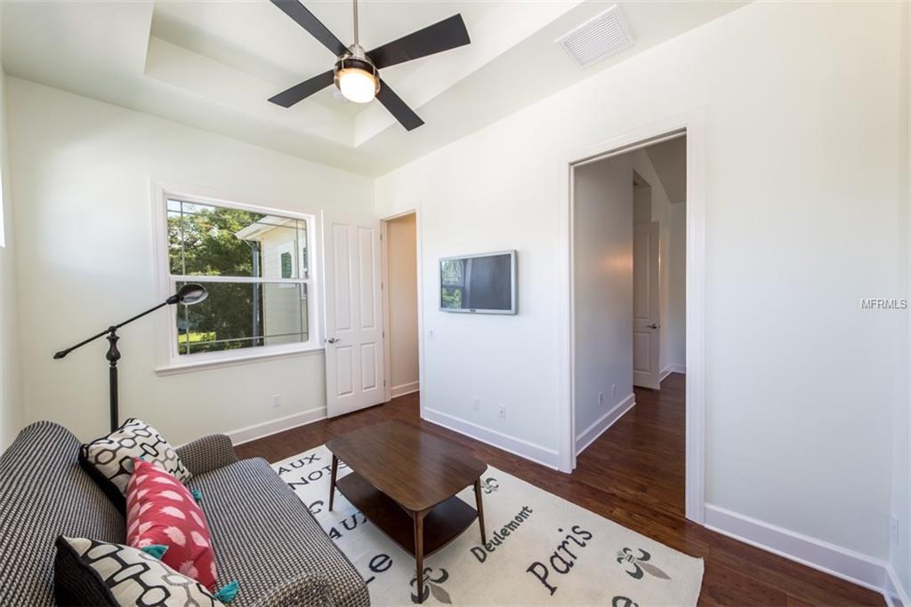 1826 HAWKINS COURT, SARASOTA, Florida 34236, 3 Bedrooms Bedrooms, 5 Rooms Rooms,2 BathroomsBathrooms,Residential,For sale,HAWKINS,A4179265