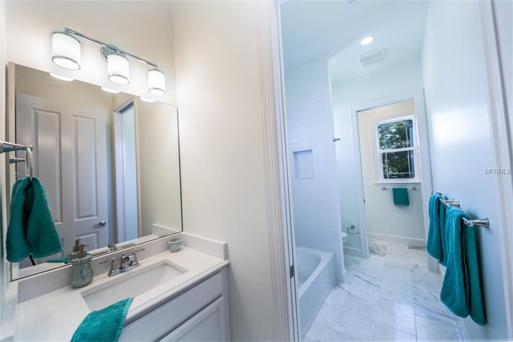 1826 HAWKINS COURT, SARASOTA, Florida 34236, 3 Bedrooms Bedrooms, 5 Rooms Rooms,2 BathroomsBathrooms,Residential,For sale,HAWKINS,A4179265
