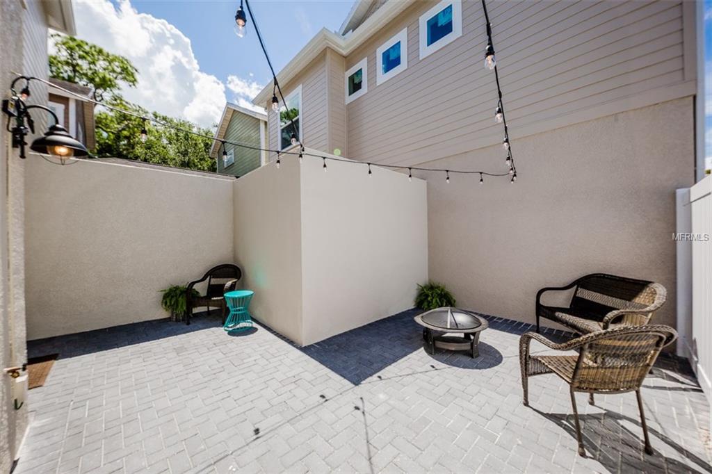 1826 HAWKINS COURT, SARASOTA, Florida 34236, 3 Bedrooms Bedrooms, 5 Rooms Rooms,2 BathroomsBathrooms,Residential,For sale,HAWKINS,A4179265