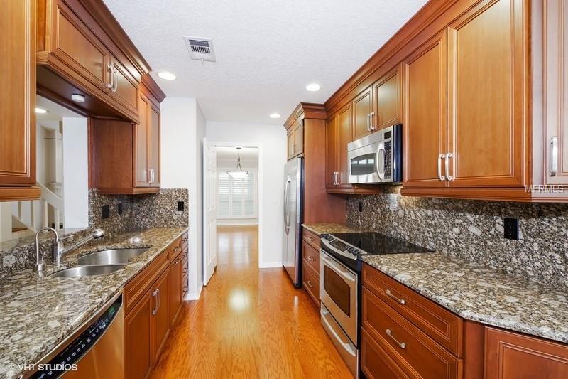 239 QUAYSIDE CIRCLE, MAITLAND, Florida 32751, 3 Bedrooms Bedrooms, 7 Rooms Rooms,2 BathroomsBathrooms,Residential,For sale,QUAYSIDE,O5539421