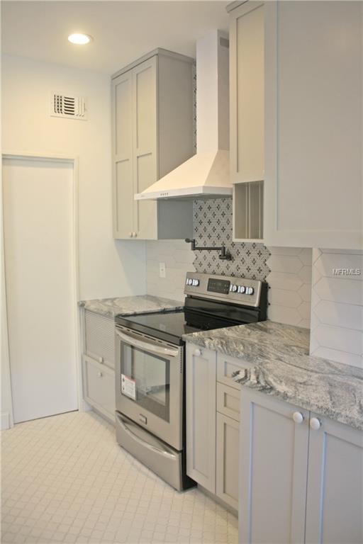 2405 WOODLAWN CIRCLE W, ST PETERSBURG, Florida 33704, 3 Bedrooms Bedrooms, 3 Rooms Rooms,2 BathroomsBathrooms,Residential,For sale,WOODLAWN,U7840884