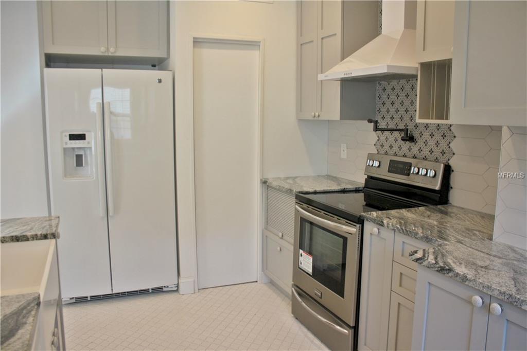2405 WOODLAWN CIRCLE W, ST PETERSBURG, Florida 33704, 3 Bedrooms Bedrooms, 3 Rooms Rooms,2 BathroomsBathrooms,Residential,For sale,WOODLAWN,U7840884