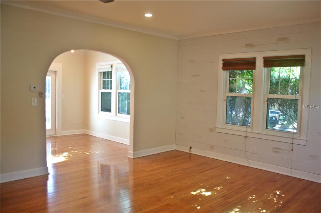 2405 WOODLAWN CIRCLE W, ST PETERSBURG, Florida 33704, 3 Bedrooms Bedrooms, 3 Rooms Rooms,2 BathroomsBathrooms,Residential,For sale,WOODLAWN,U7840884