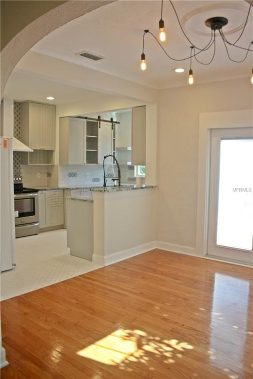2405 WOODLAWN CIRCLE W, ST PETERSBURG, Florida 33704, 3 Bedrooms Bedrooms, 3 Rooms Rooms,2 BathroomsBathrooms,Residential,For sale,WOODLAWN,U7840884