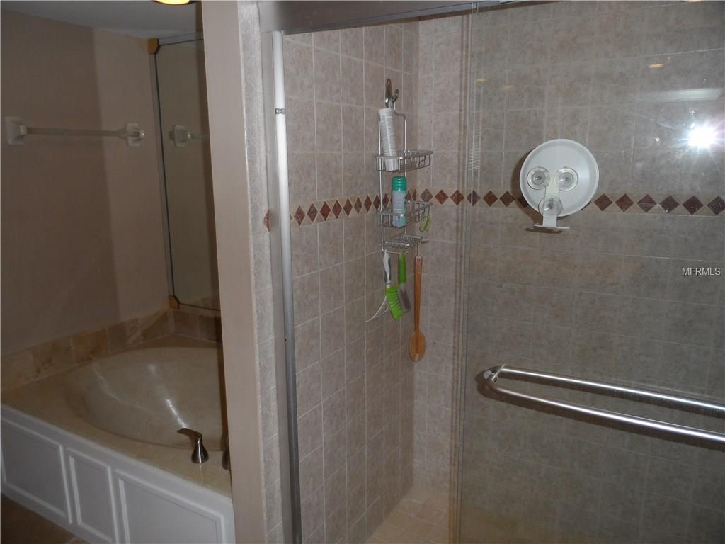 2665 MAN OF WAR CIRCLE, SARASOTA, Florida 34240, 3 Bedrooms Bedrooms, 8 Rooms Rooms,2 BathroomsBathrooms,Residential,For sale,MAN OF WAR,A4202623