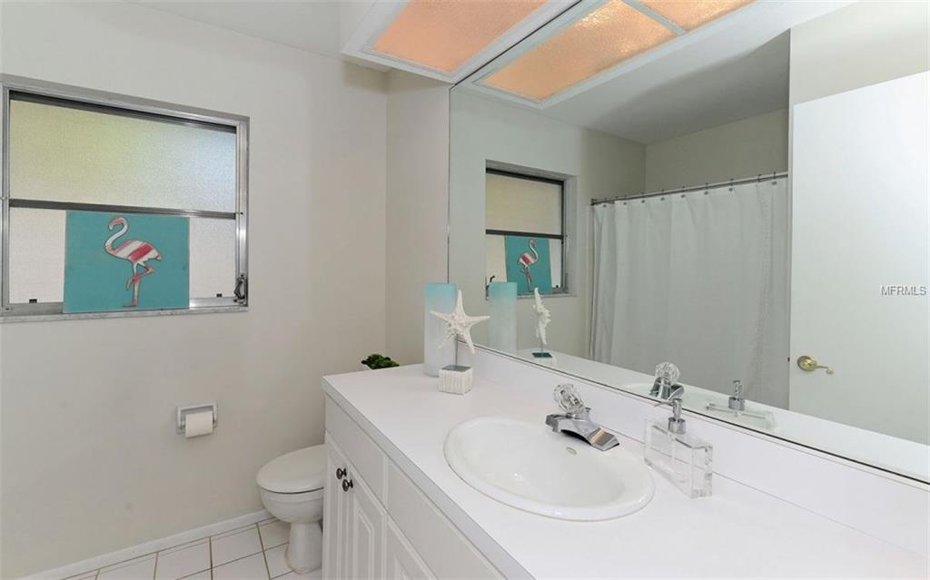 801 EDGEMERE LANE, SARASOTA, Florida 34242, 3 Bedrooms Bedrooms, 7 Rooms Rooms,2 BathroomsBathrooms,Residential,For sale,EDGEMERE,A4203748