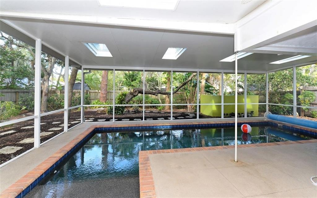 801 EDGEMERE LANE, SARASOTA, Florida 34242, 3 Bedrooms Bedrooms, 7 Rooms Rooms,2 BathroomsBathrooms,Residential,For sale,EDGEMERE,A4203748