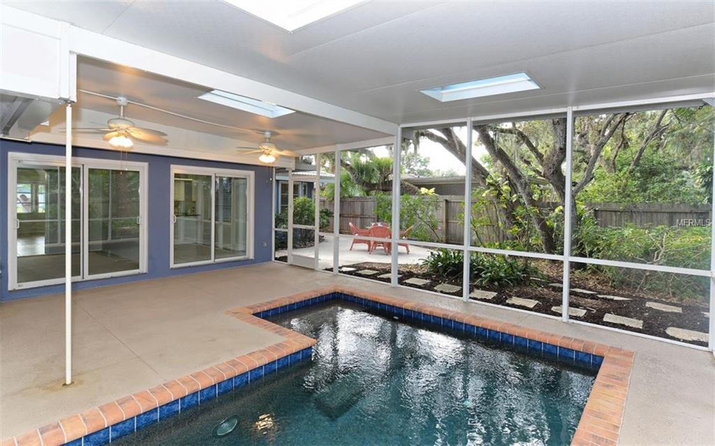 801 EDGEMERE LANE, SARASOTA, Florida 34242, 3 Bedrooms Bedrooms, 7 Rooms Rooms,2 BathroomsBathrooms,Residential,For sale,EDGEMERE,A4203748