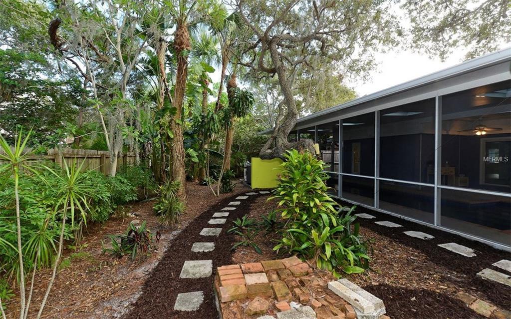 801 EDGEMERE LANE, SARASOTA, Florida 34242, 3 Bedrooms Bedrooms, 7 Rooms Rooms,2 BathroomsBathrooms,Residential,For sale,EDGEMERE,A4203748