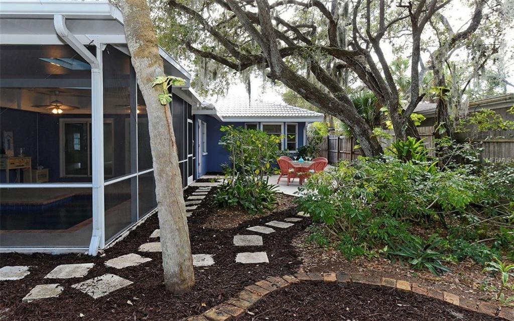 801 EDGEMERE LANE, SARASOTA, Florida 34242, 3 Bedrooms Bedrooms, 7 Rooms Rooms,2 BathroomsBathrooms,Residential,For sale,EDGEMERE,A4203748