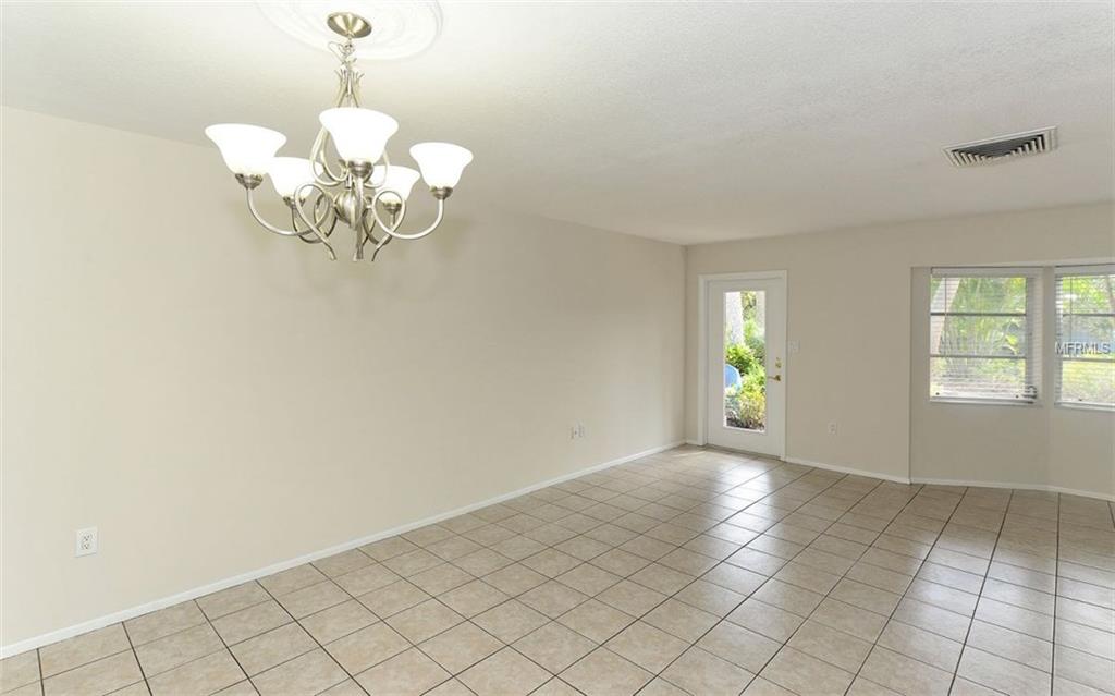 801 EDGEMERE LANE, SARASOTA, Florida 34242, 3 Bedrooms Bedrooms, 7 Rooms Rooms,2 BathroomsBathrooms,Residential,For sale,EDGEMERE,A4203748