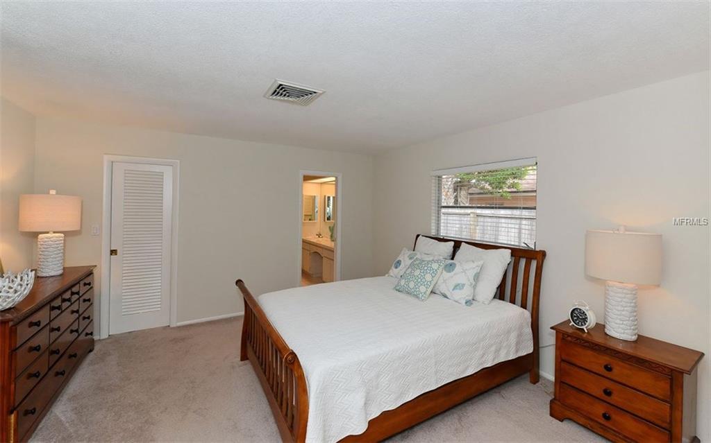 801 EDGEMERE LANE, SARASOTA, Florida 34242, 3 Bedrooms Bedrooms, 7 Rooms Rooms,2 BathroomsBathrooms,Residential,For sale,EDGEMERE,A4203748