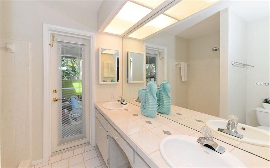 801 EDGEMERE LANE, SARASOTA, Florida 34242, 3 Bedrooms Bedrooms, 7 Rooms Rooms,2 BathroomsBathrooms,Residential,For sale,EDGEMERE,A4203748