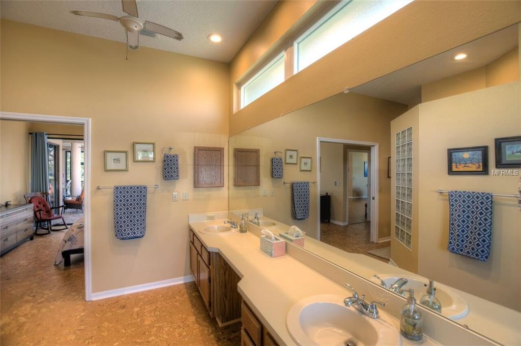 872 LIVE OAK TERRACE NE, ST PETERSBURG, Florida 33703, 3 Bedrooms Bedrooms, 7 Rooms Rooms,2 BathroomsBathrooms,Residential,For sale,LIVE OAK,U7846266