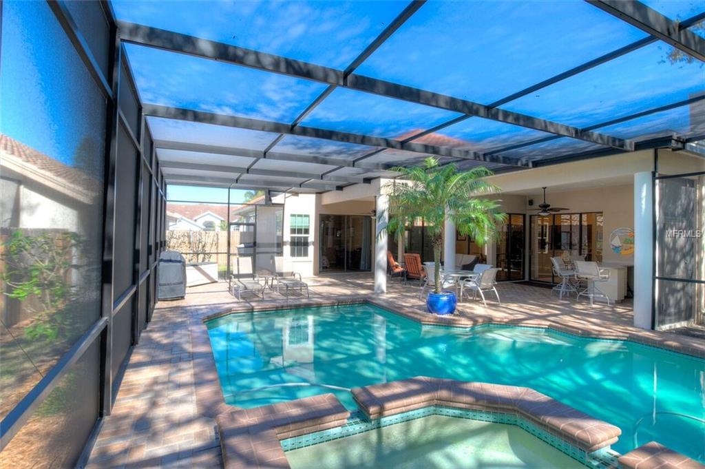 872 LIVE OAK TERRACE NE, ST PETERSBURG, Florida 33703, 3 Bedrooms Bedrooms, 7 Rooms Rooms,2 BathroomsBathrooms,Residential,For sale,LIVE OAK,U7846266