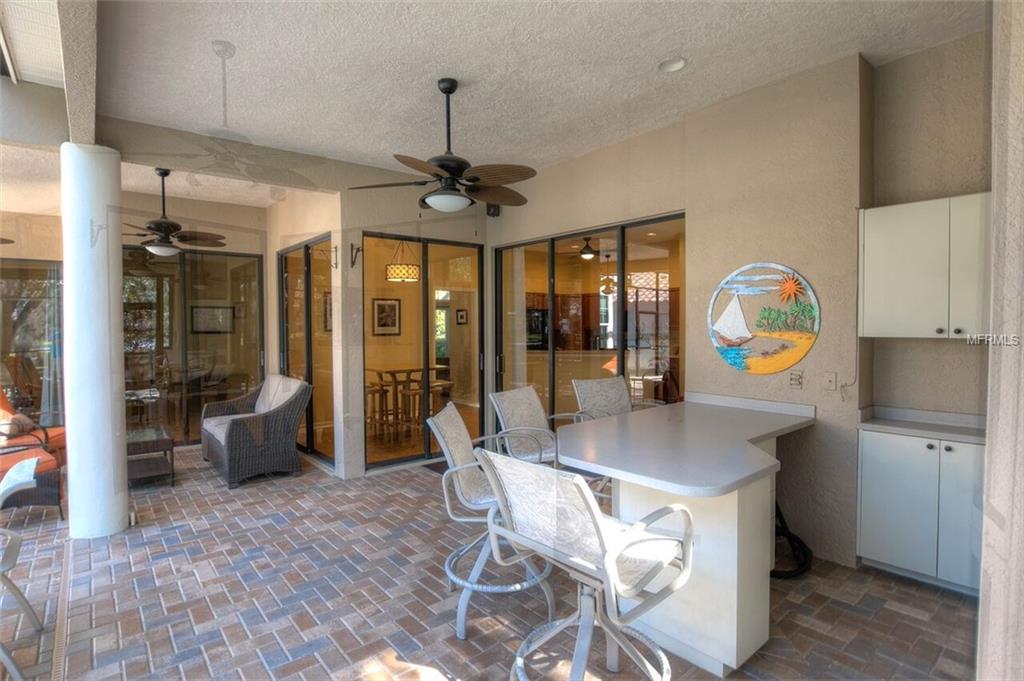 872 LIVE OAK TERRACE NE, ST PETERSBURG, Florida 33703, 3 Bedrooms Bedrooms, 7 Rooms Rooms,2 BathroomsBathrooms,Residential,For sale,LIVE OAK,U7846266