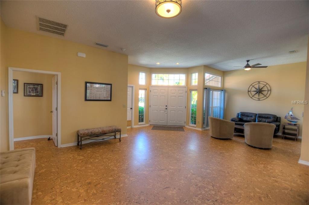 872 LIVE OAK TERRACE NE, ST PETERSBURG, Florida 33703, 3 Bedrooms Bedrooms, 7 Rooms Rooms,2 BathroomsBathrooms,Residential,For sale,LIVE OAK,U7846266
